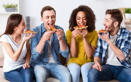 How Do I Stick to My Diet When Eating With Friends?