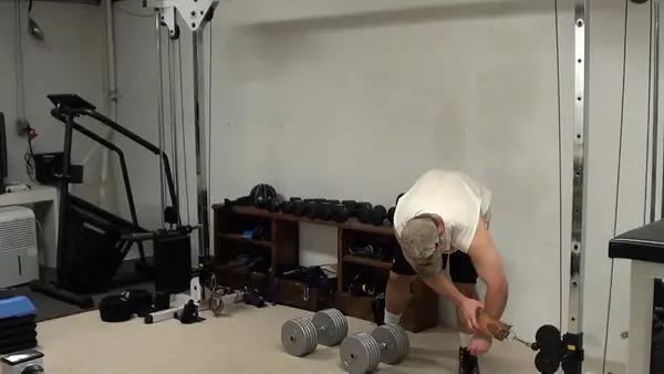Build MONSTER Traps With Hybrid Cable-Dumbell Shrugs Setup1
