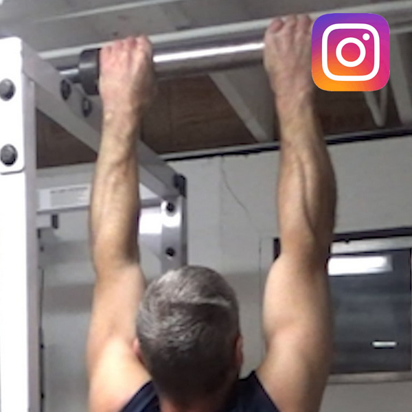 Fat, Rolling Barbell End Dead Hang Challenge